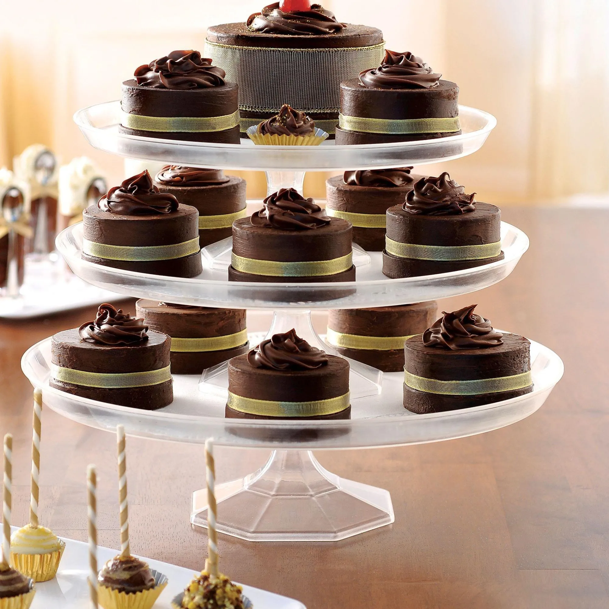 Party City Bakeware|Medium Plastic Cake Stand